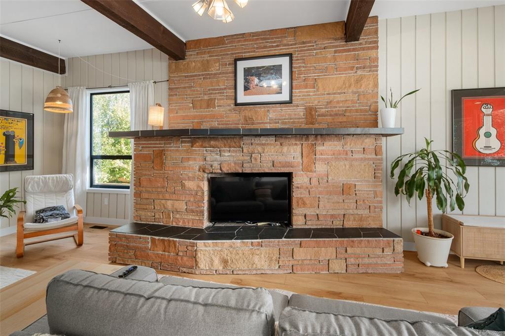 Fifth View of 1556 Gladstone Ave, Victoria, BC, V8R 1S5