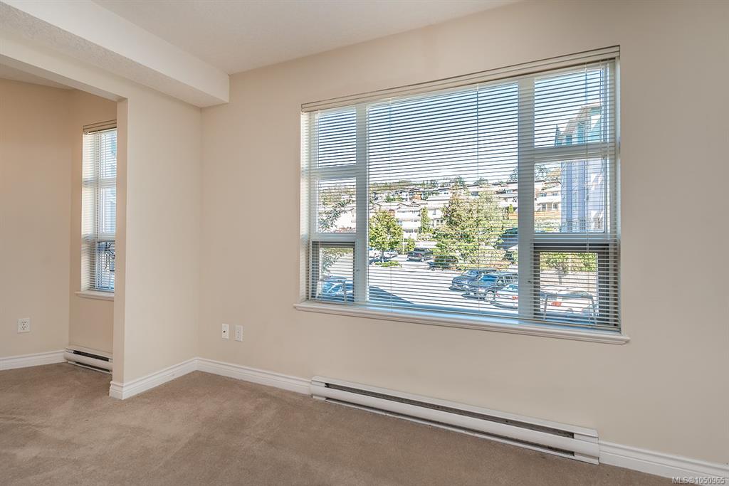 Fourth View of 789 Blackberry Rd, Saanich, BC, V8X 5J3