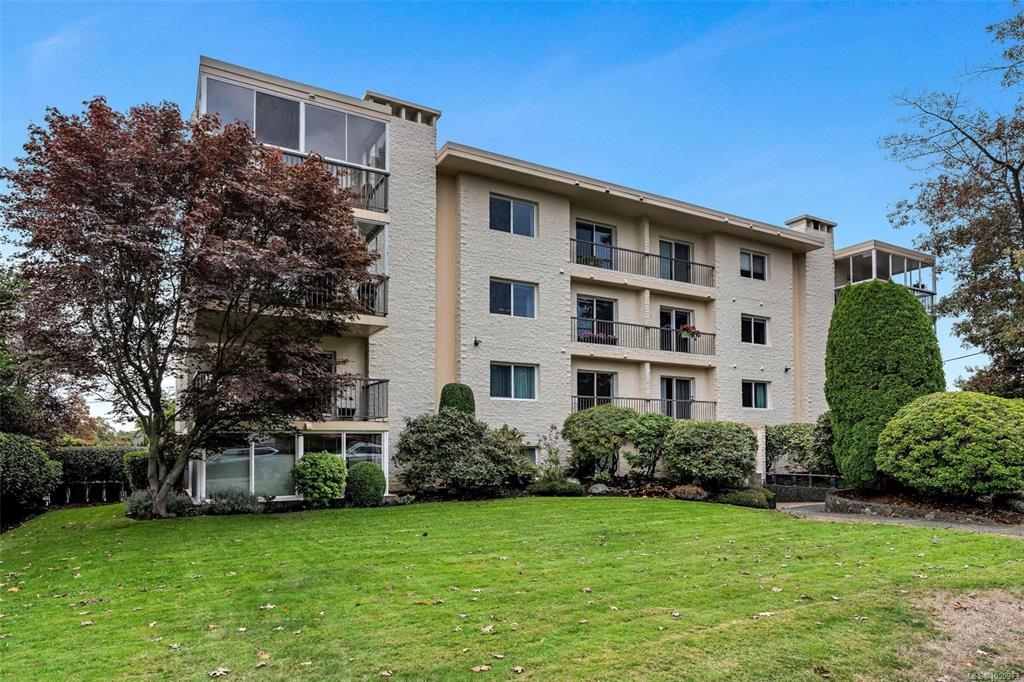 Third View of 2323 Hamiota St, Oak Bay, BC, V8R 2N1