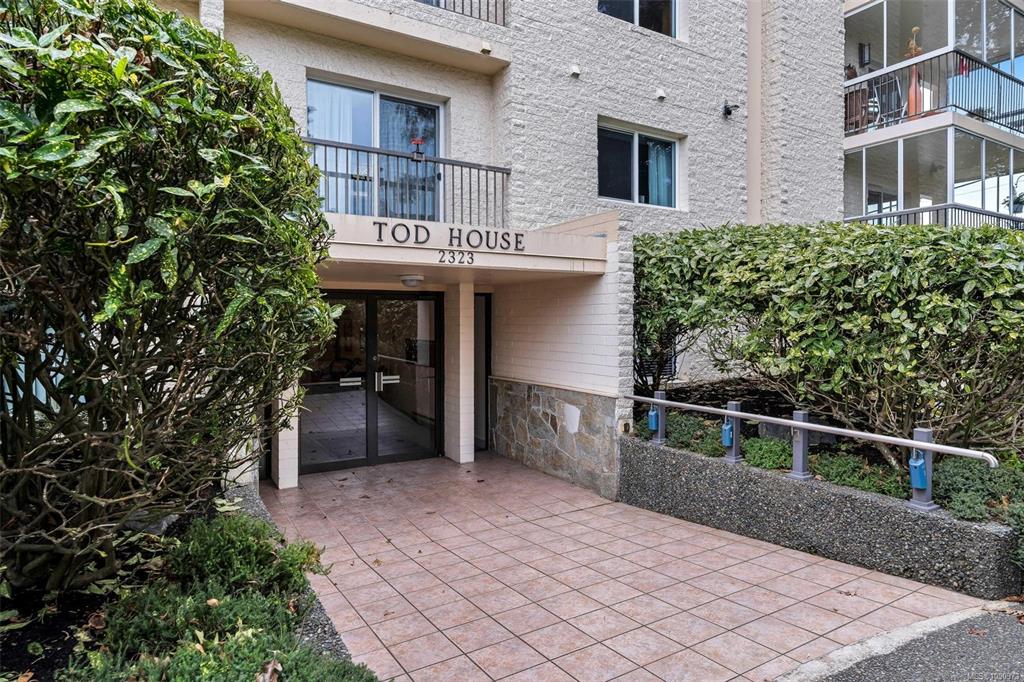 Fourth View of 2323 Hamiota St, Oak Bay, BC, V8R 2N1