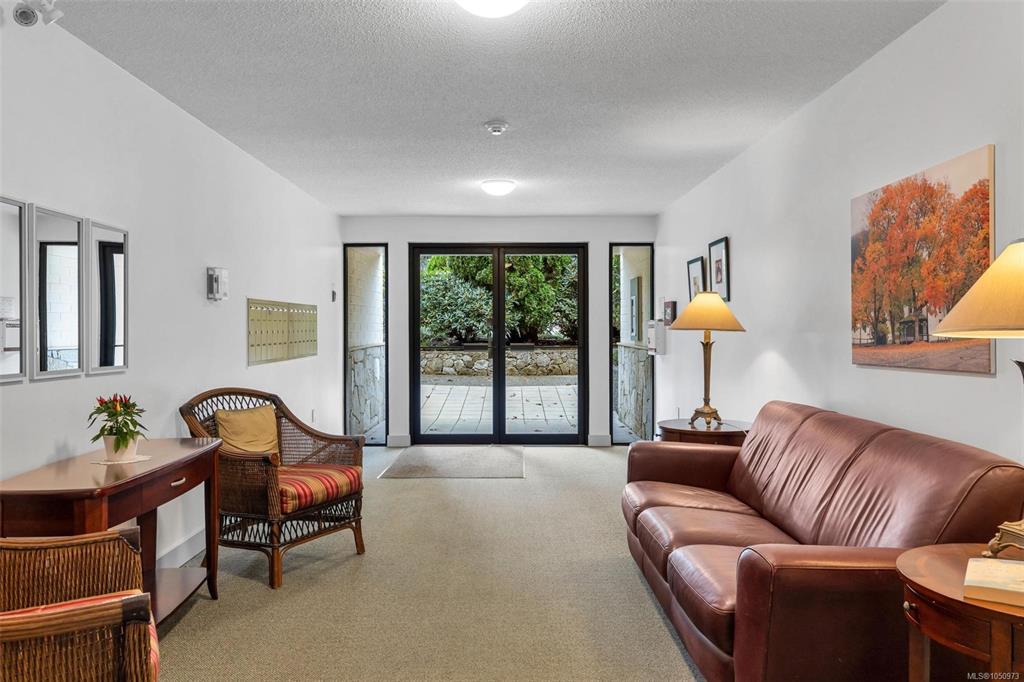 Fifth View of 2323 Hamiota St, Oak Bay, BC, V8R 2N1