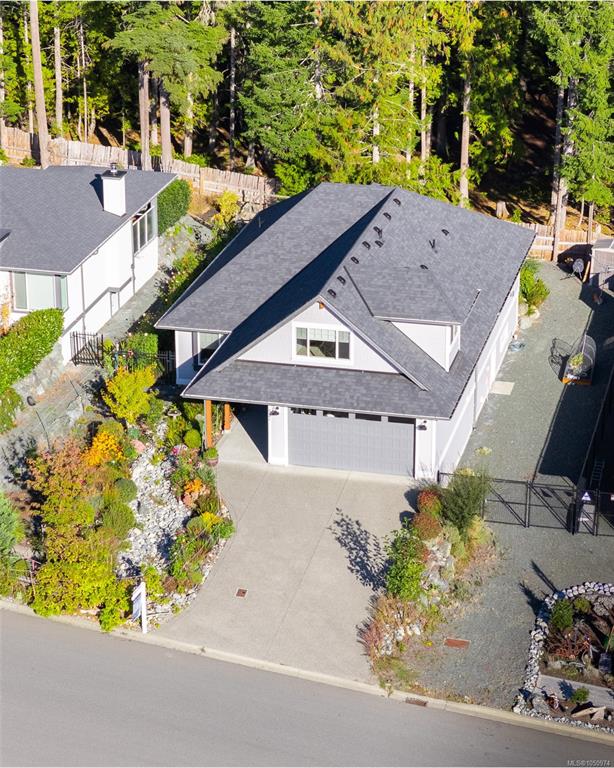Second View of 521 Mountain View Dr, Lake Cowichan, BC, V0R 2G1