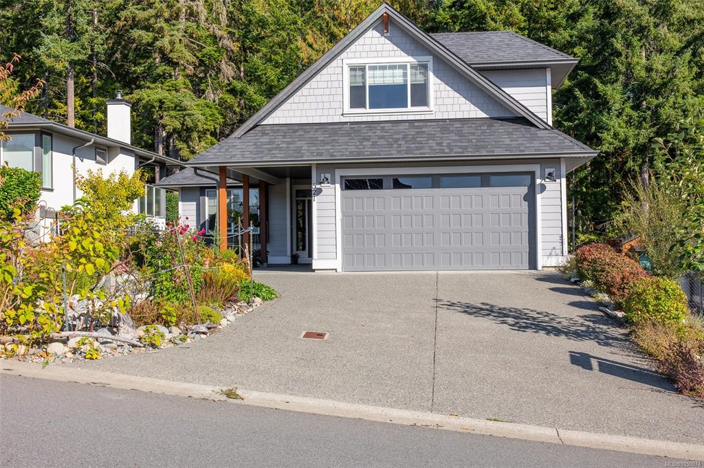 Third View of 521 Mountain View Dr, Lake Cowichan, BC, V0R 2G1