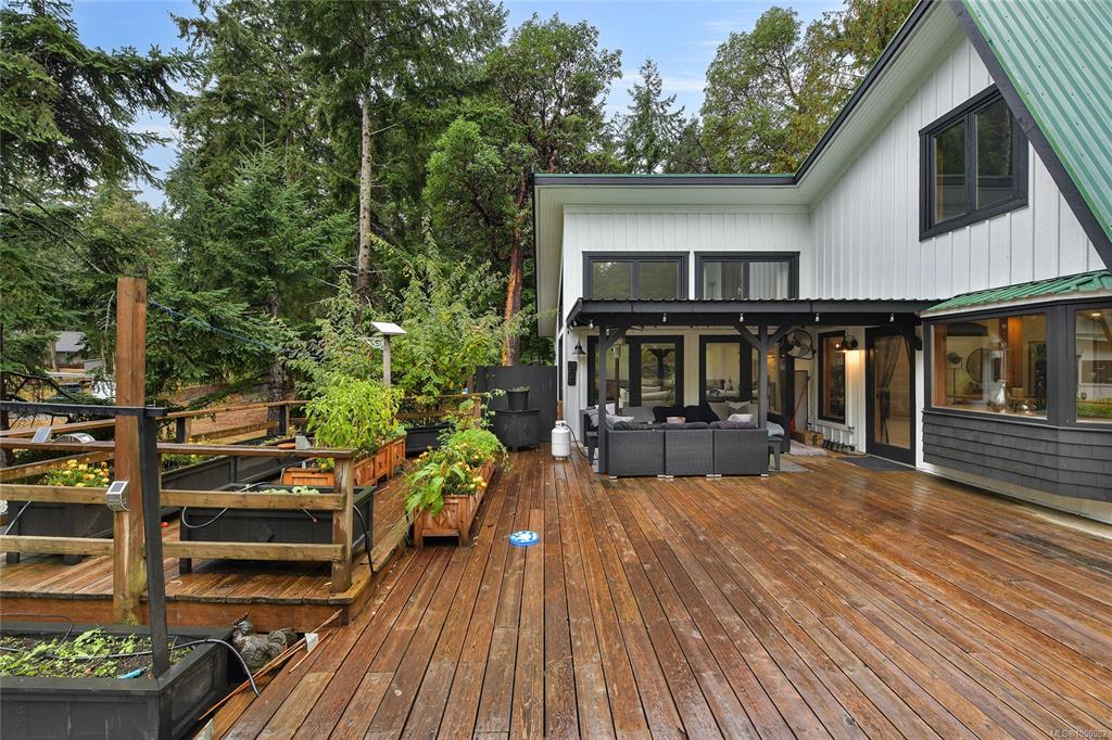 Fourth View of 505 Bayview Dr, Mayne Island, BC, V0N 2J1