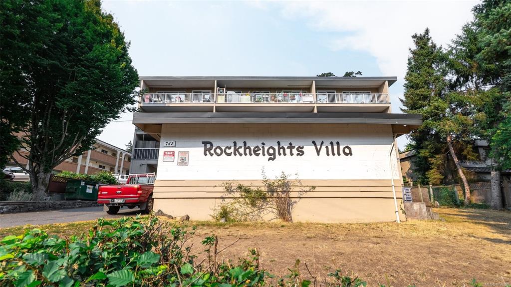 Third View of 742 Lampson St, Esquimalt, BC, V9A 6A6