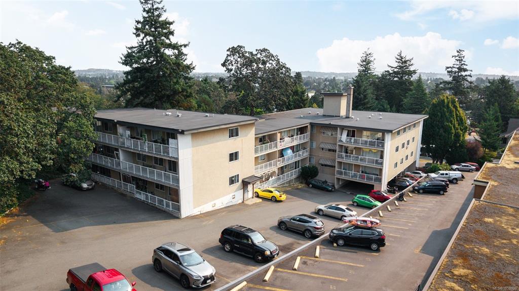 Fourth View of 742 Lampson St, Esquimalt, BC, V9A 6A6