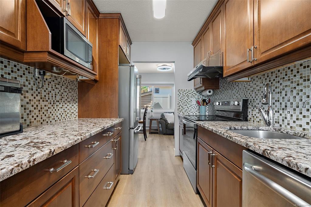 Second View of 10046 Fifth St, Juniper Place, Sidney, BC, V8L 2X9
