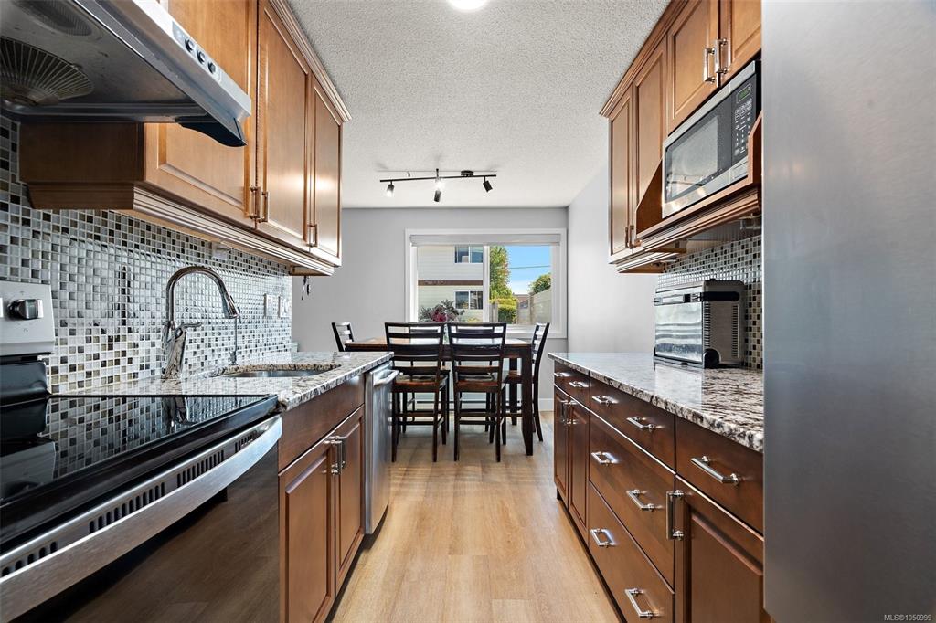 Fifth View of 10046 Fifth St, Juniper Place, Sidney, BC, V8L 2X9