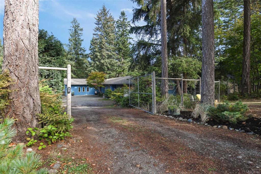 Third View of 606 Colby Rd, Comox, BC, V9M 4H8
