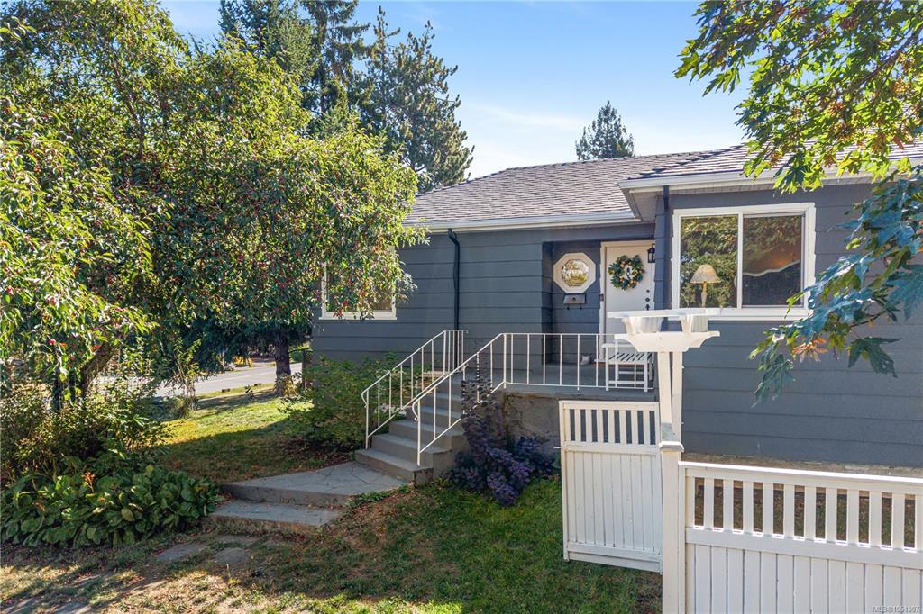 Third View of 741 Cowper St, Saanich, BC, V9A 2G1