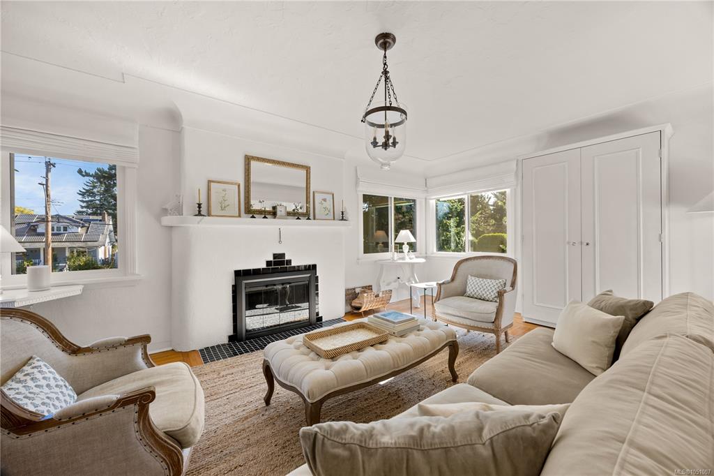 Fourth View of 741 Cowper St, Saanich, BC, V9A 2G1