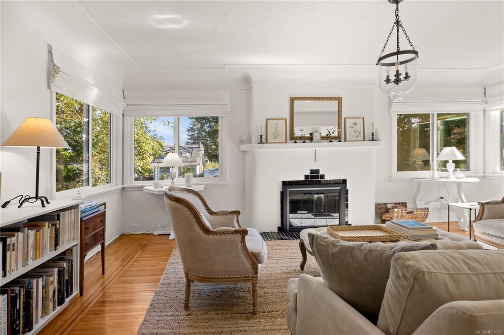 Fifth View of 741 Cowper St, Saanich, BC, V9A 2G1