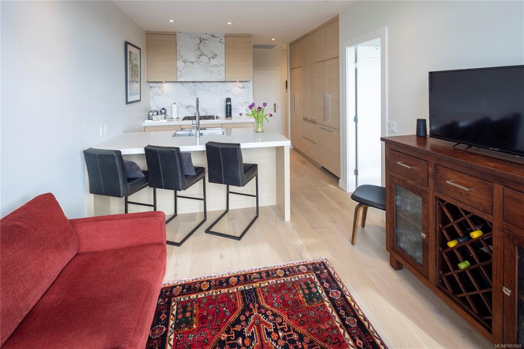 Fifth View of 1916 Oak Bay Ave, The Redfern, Victoria, BC, V8R 1C7