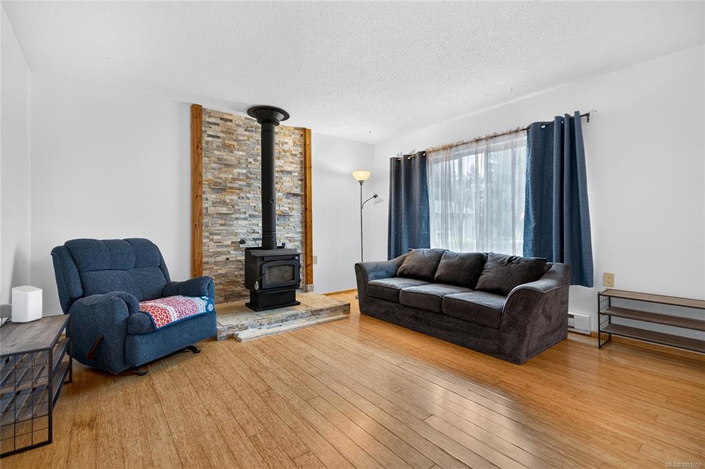 Fifth View of 7842 Tozer Rd, Fanny Bay, BC, V0R 1W0