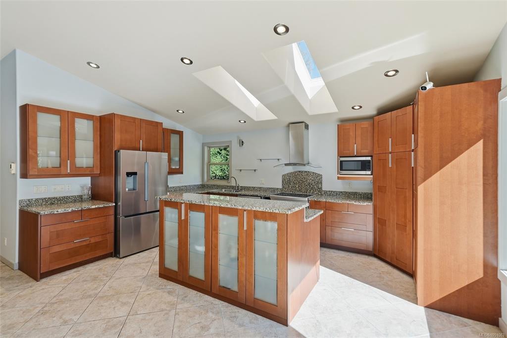 Fifth View of 3060 Thorpe Rd, Qualicum Beach, BC, V9K 1Z7