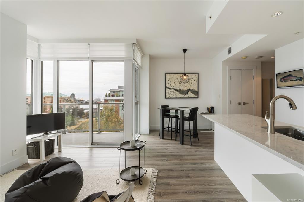 Fifth View of 83 Saghalie Rd, Victoria, BC, V9A 0E7