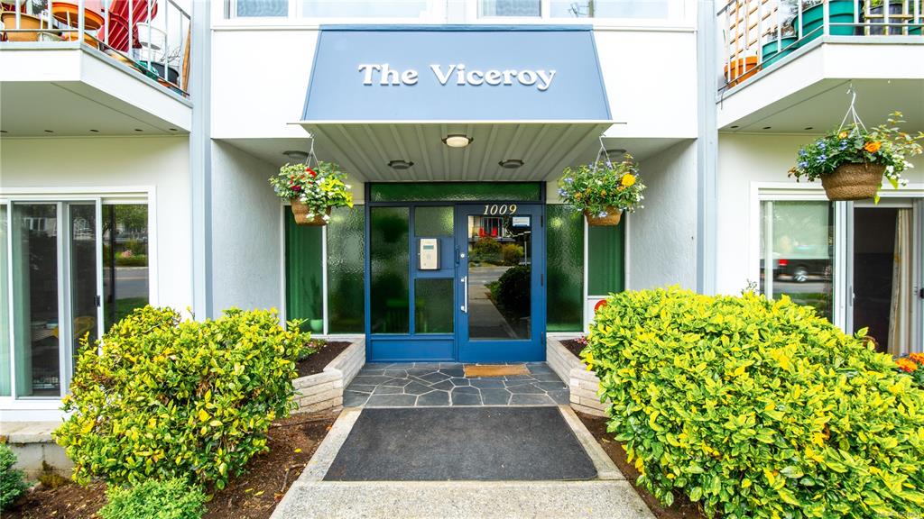 Fourth View of 1009 Fairfield Rd, Victoria, BC, V8V 3A6