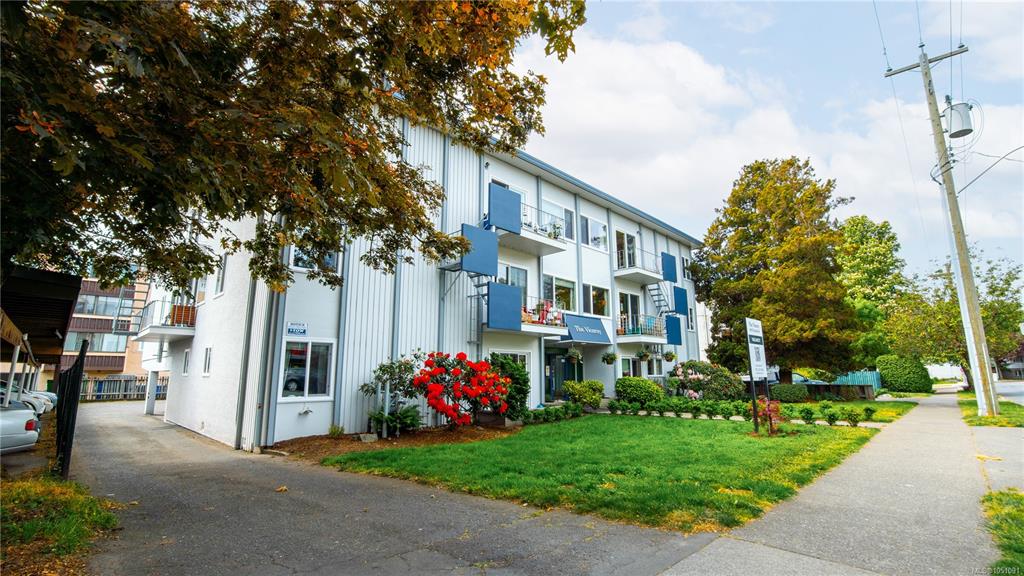 Fifth View of 1009 Fairfield Rd, Victoria, BC, V8V 3A6