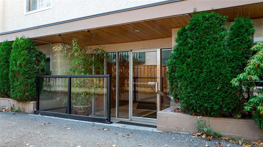 Fourth View of 1520 Richmond Ave, Victoria, BC, V8R 4P6