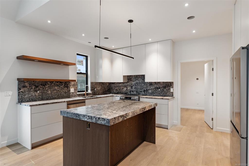 Fourth View of 9650 Third St, Sidney, BC, V8L 3A2