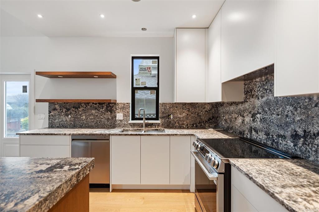 Fifth View of 9650 Third St, Sidney, BC, V8L 3A2