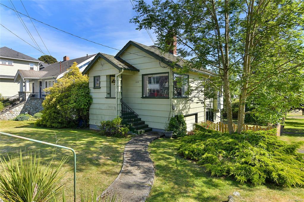Second View of 1113 Esquimalt Rd, Esquimalt, BC, V9A 3N5