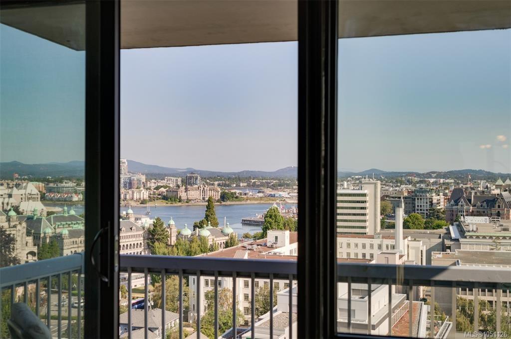 Third View of 647 Michigan St, Victoria, BC, V8V 1S9