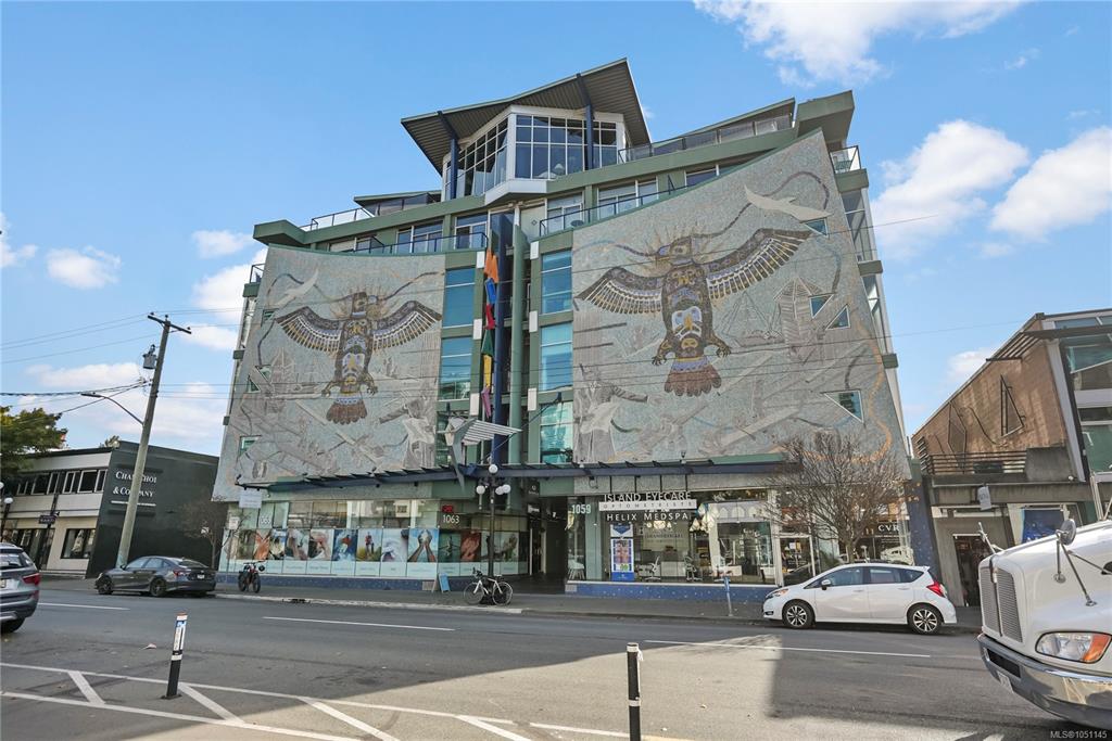 Second View of 1061 Fort St, Mosaic, Victoria, BC, V8V 5A1