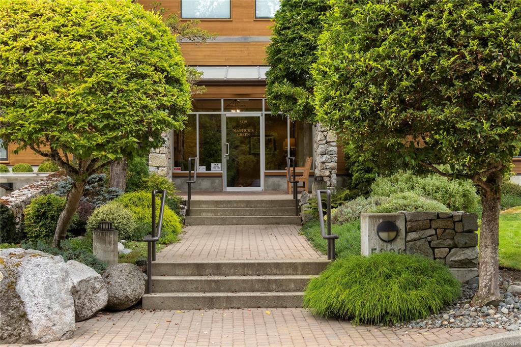 Third View of 5329 Cordova Bay Rd, Mattick's Green, Saanich, BC, V8Y 2L3