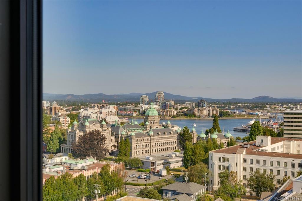 Fifth View of 647 Michigan St, Victoria, BC, V8V 2S9