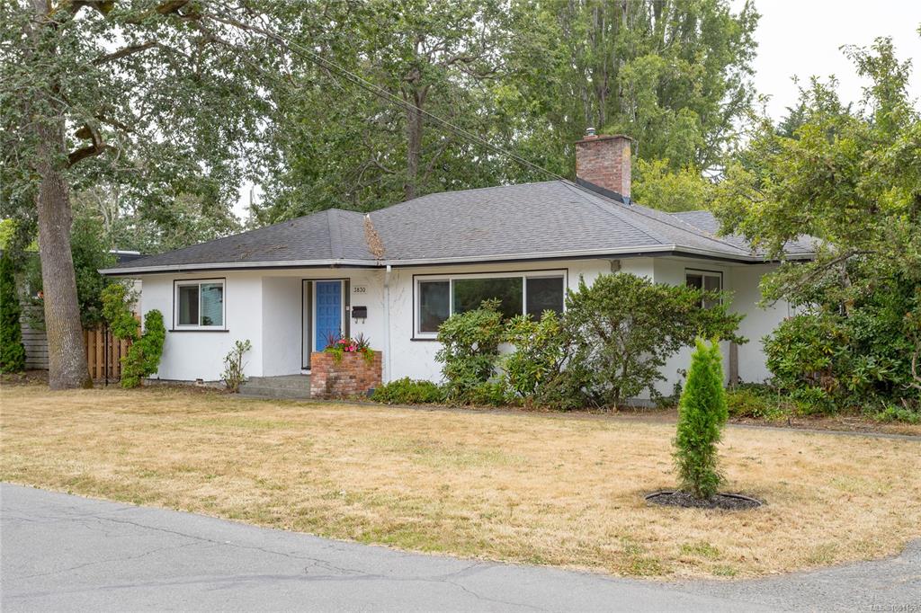 Main View of 3830 Palo Alto St, Saanich, BC, V8P 4S3