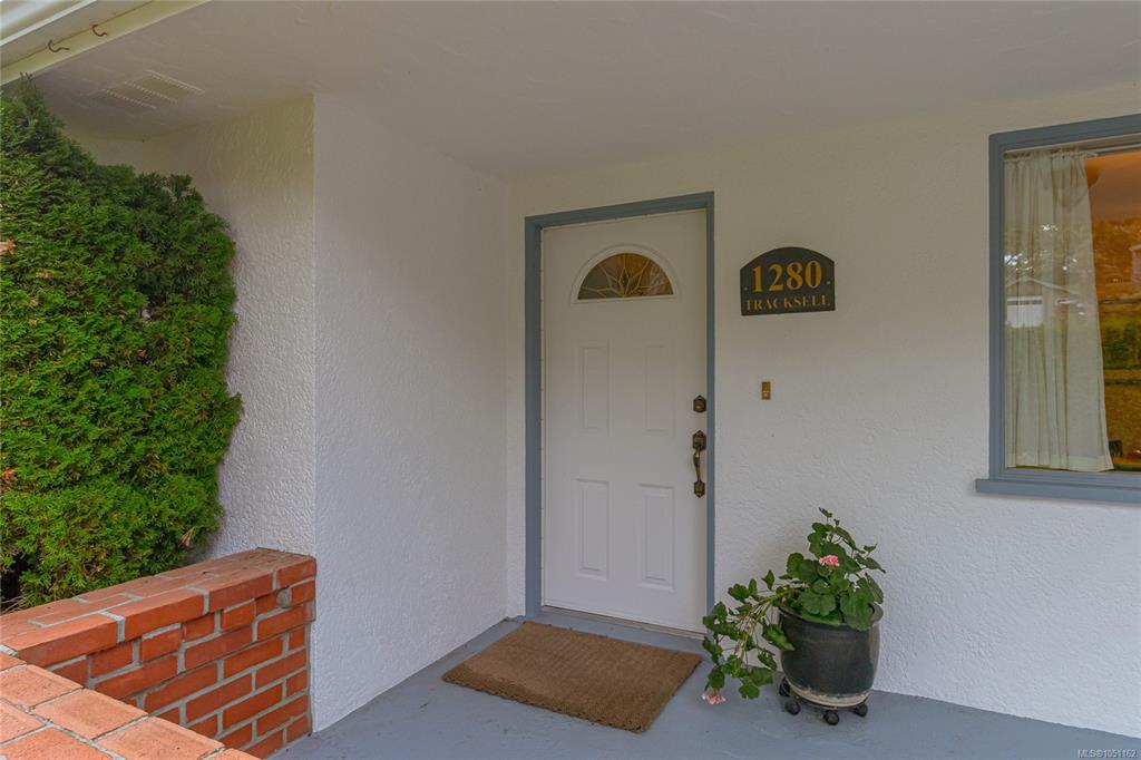 Fifth View of 1280 Tracksell Ave, Saanich, BC, V8P 2C9