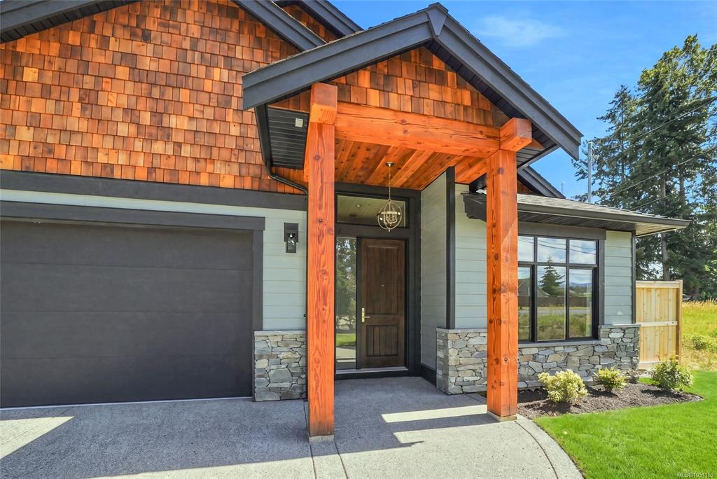 Second View of 858 Wembley Rd, Parksville, BC, V9P 2E6