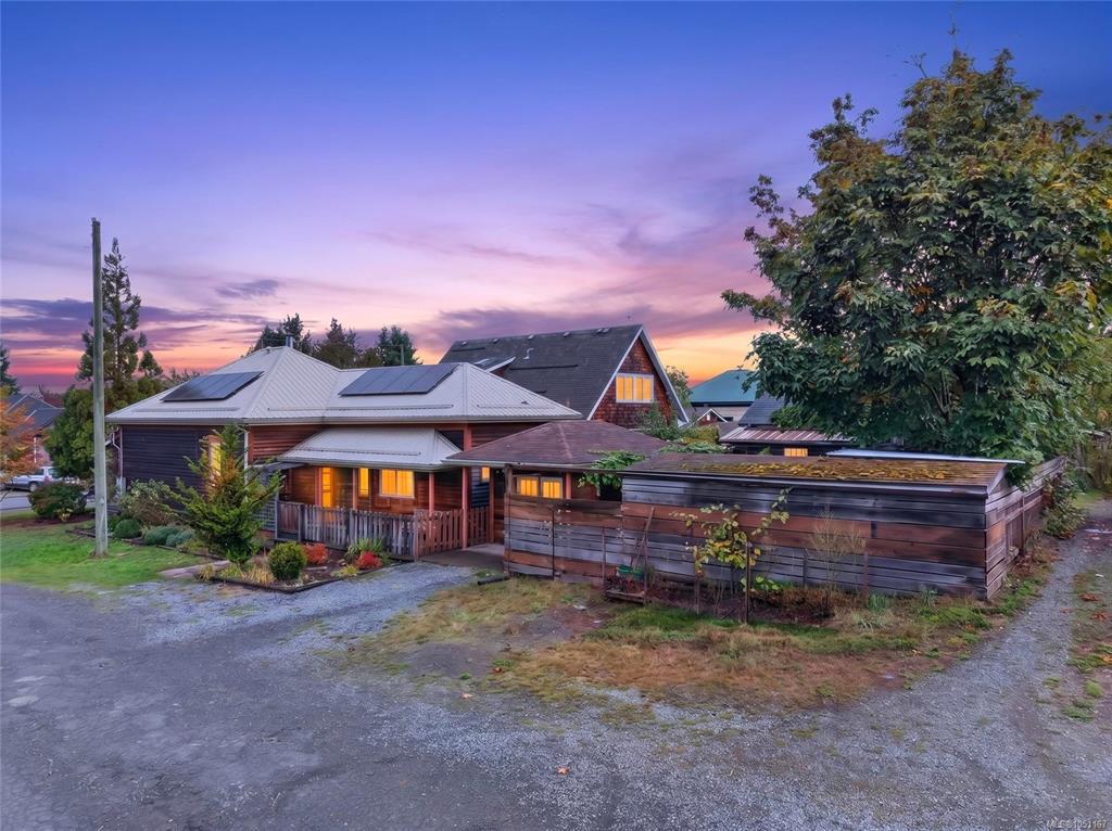 Second View of 2737 Derwent Ave, Cumberland, BC, V0R 1S0