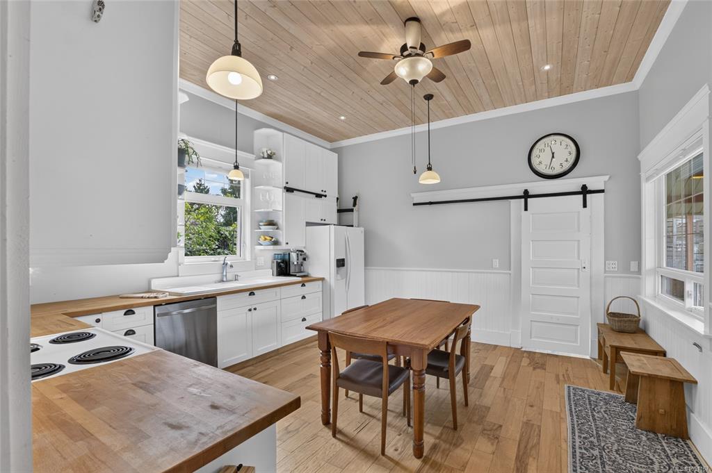 Third View of 2737 Derwent Ave, Cumberland, BC, V0R 1S0