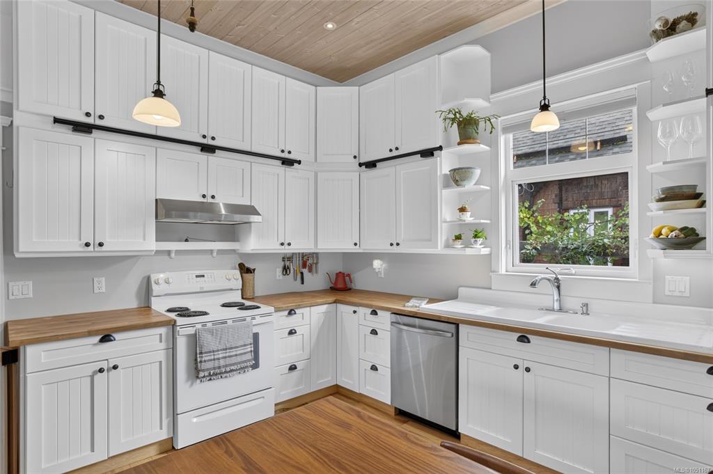 Fourth View of 2737 Derwent Ave, Cumberland, BC, V0R 1S0