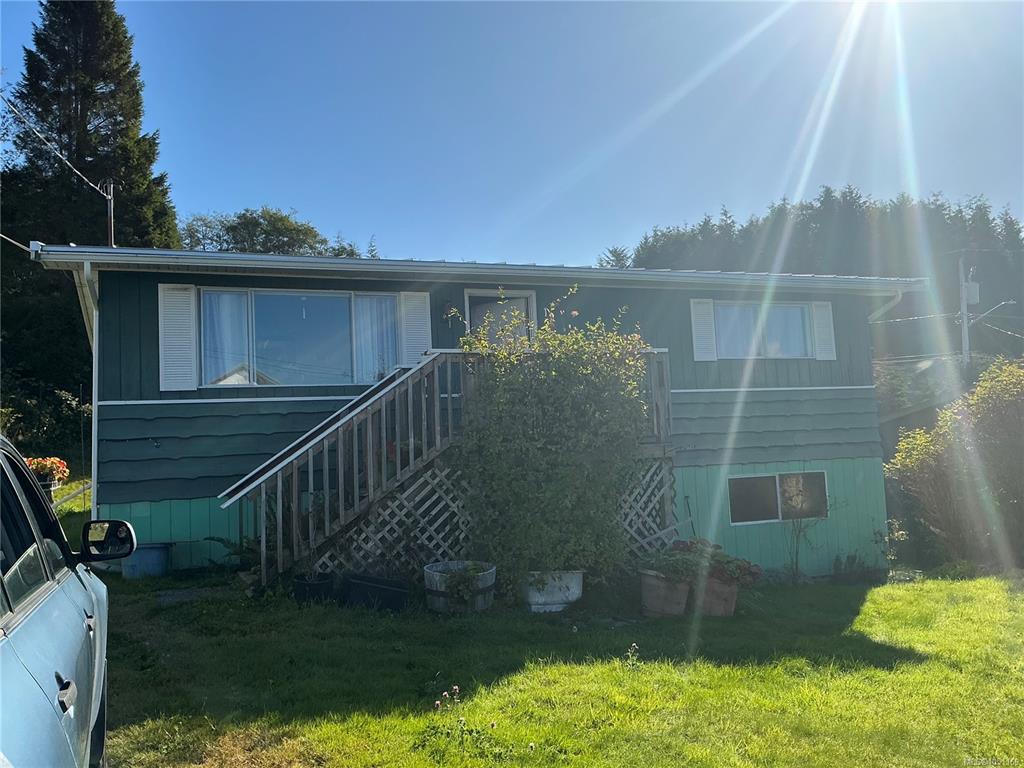 Third View of 131 Cedar St, Alert Bay, BC, V0N 0C3