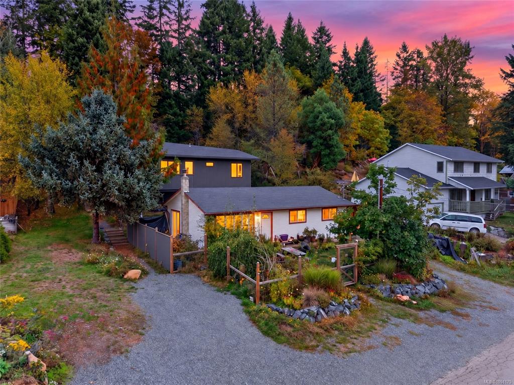 Second View of 2522 Dunsmuir Ave, Cumberland, BC, V0R 1S0