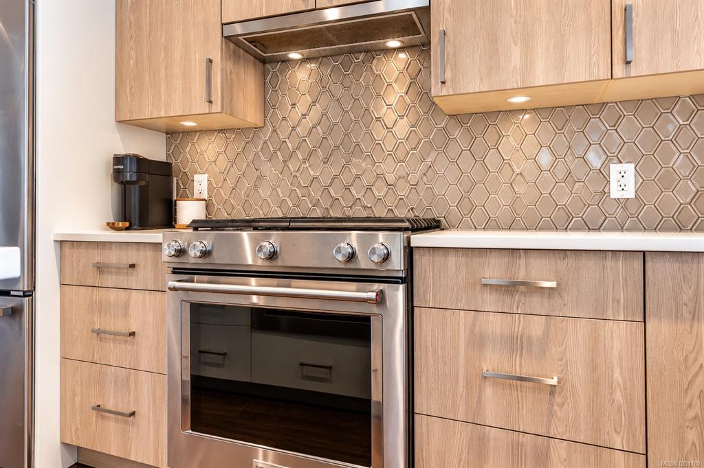 Third View of 1032 Cloverdale Ave, Saanich, BC, V8X 2T9