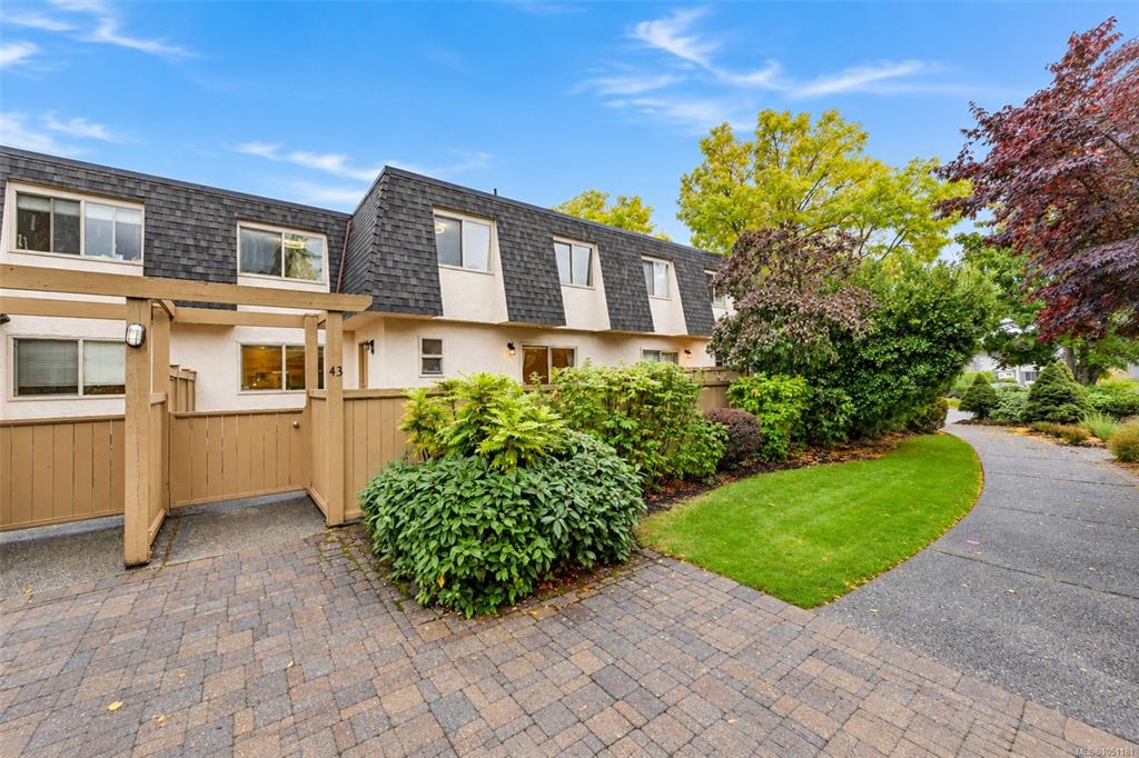 Third View of 4061 Larchwood Dr, Cedar Lane Townhomes, Saanich, BC, V8N 4P1