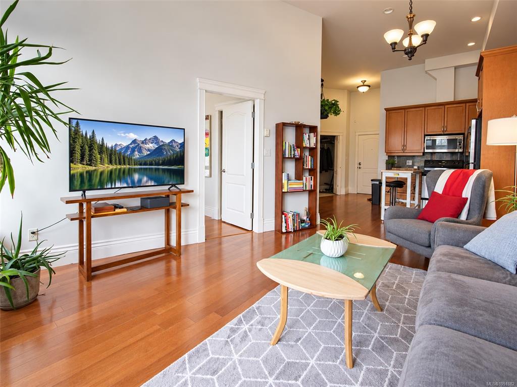 Third View of 1602 Quadra St, The Palladian, Victoria, BC, V8W 2L4