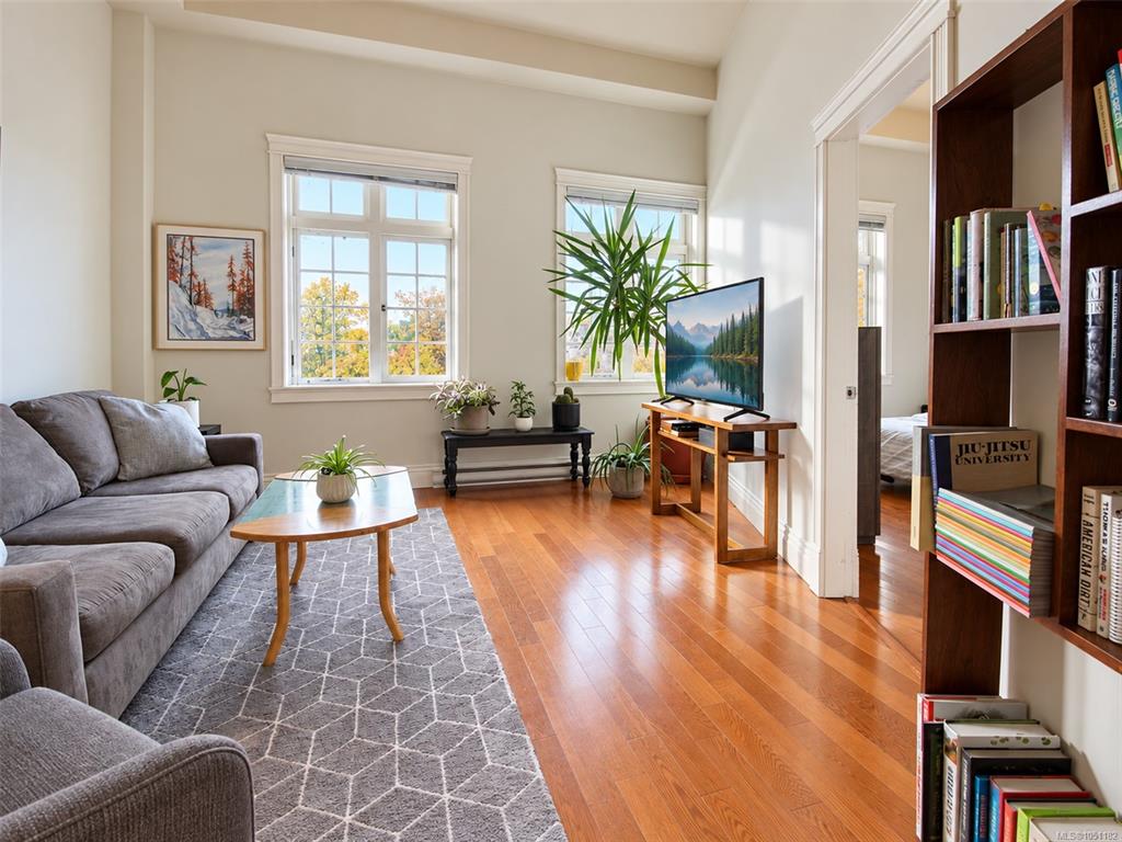Fourth View of 1602 Quadra St, The Palladian, Victoria, BC, V8W 2L4