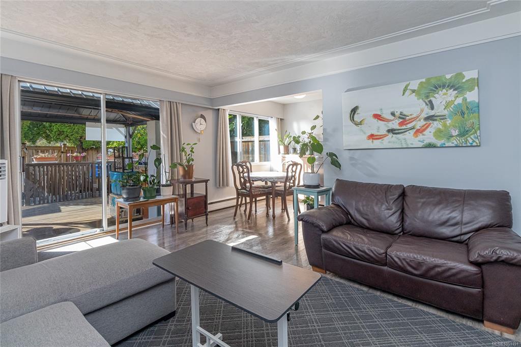 Third View of 386 Burnside Rd W, Saanich, BC, V8Z 1M1