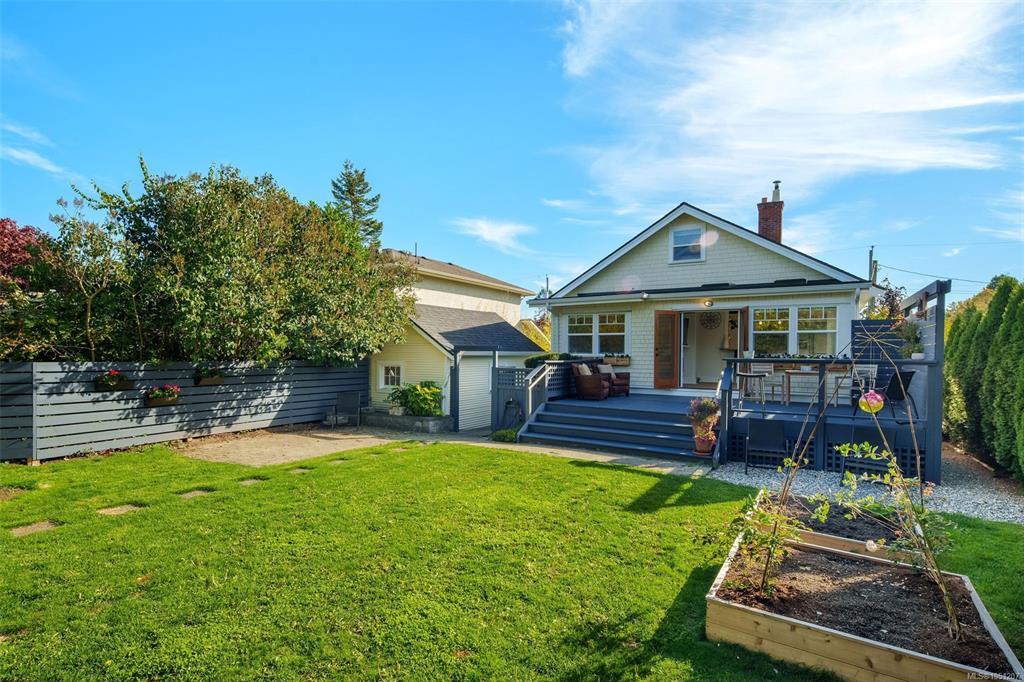 Fifth View of 1618 Pinewood Ave, Victoria, BC, V8S 1K7