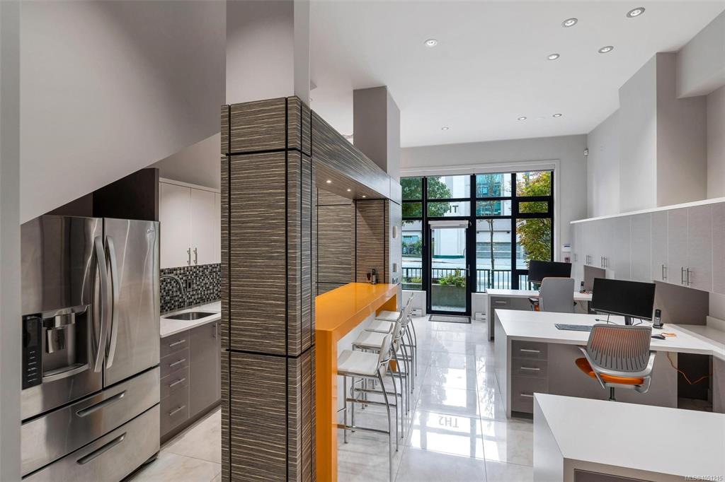 Fourth View of 834 Johnson St, Victoria, BC, V8W 1N3