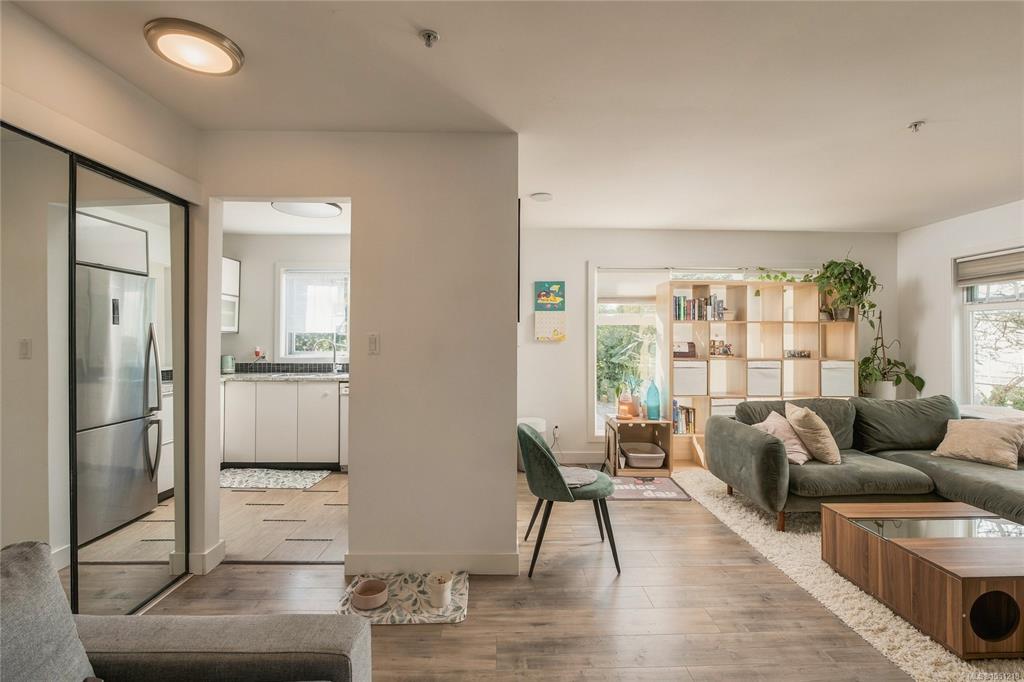 Fourth View of 3230 Glasgow Ave, Glasgow Estates, Saanich, BC, V8X 1M2