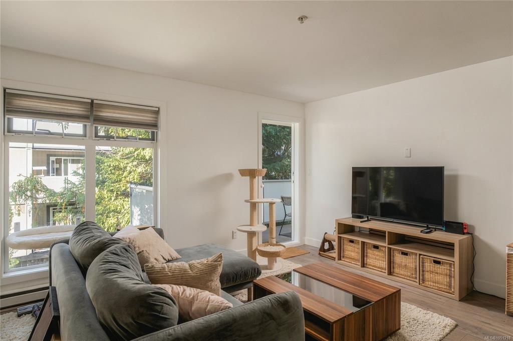 Fifth View of 3230 Glasgow Ave, Glasgow Estates, Saanich, BC, V8X 1M2