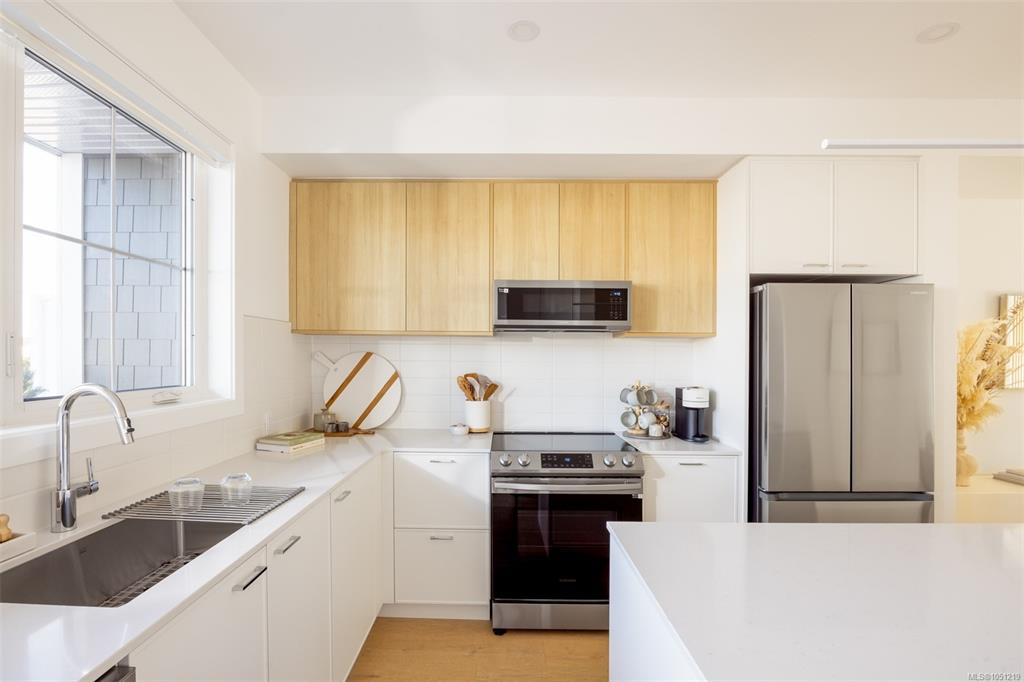Third View of 3450 Whittier Ave, Greyson, Saanich, BC, V8Z 3R2