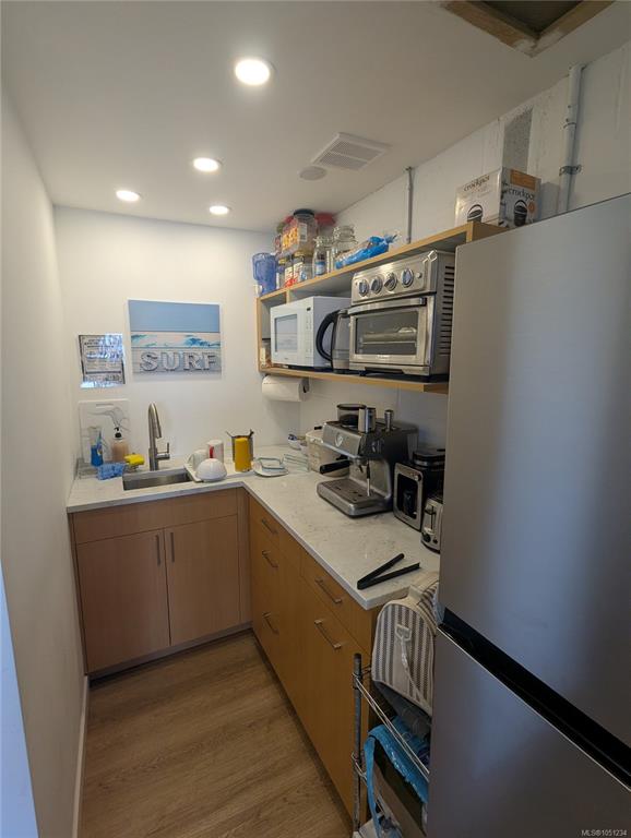 Fifth View of 2610 Douglas St, Victoria, BC, V8T 4M1