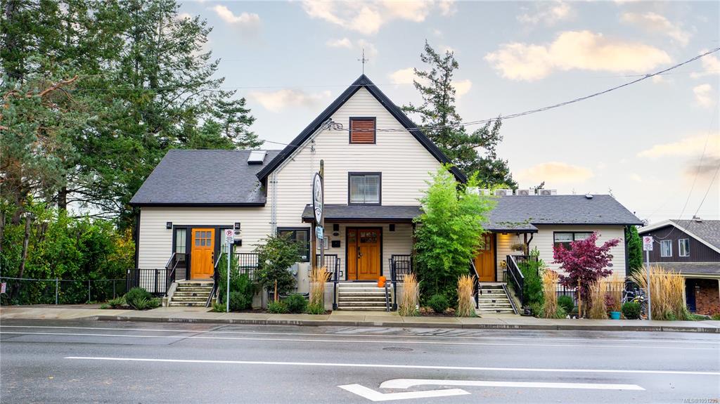 Third View of 7925 East Saanich Rd, Central Saanich, BC, V8M 1T4